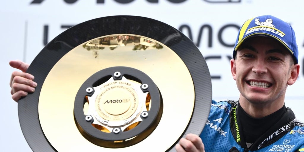 Raúl Fernández toca el cielo en Australia: de pensar en la retirada a lo más alto del podio en MotoGP