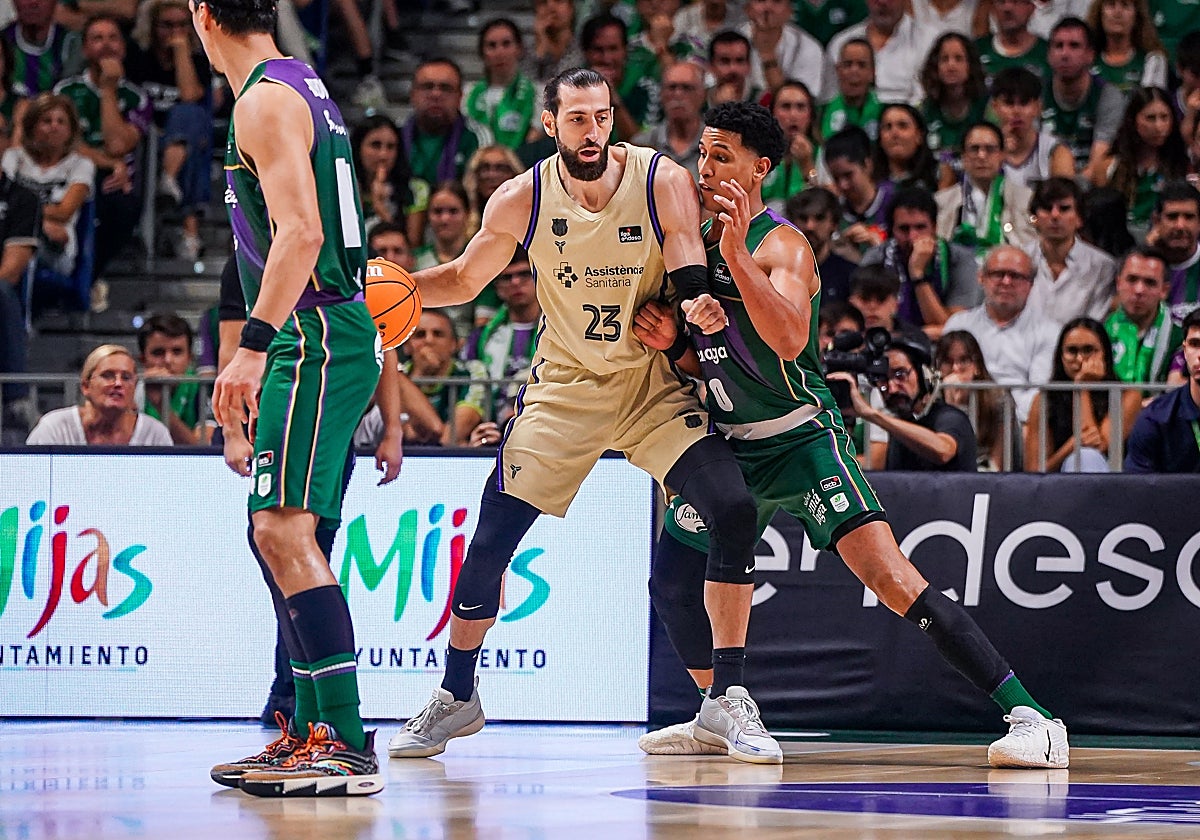 Shengelia, defendido por Tyson Pérez