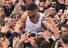 Ilia Topuria se da un baño de masas en Georgia a la espera de firmar su próxima pelea en la UFC