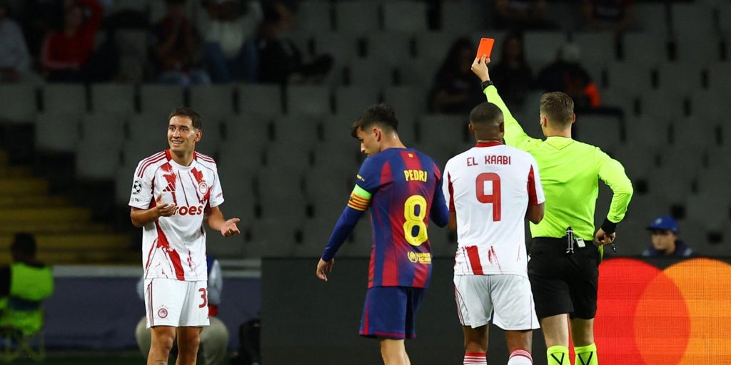 Escandalosos expulsión y penalti a favor del Barça