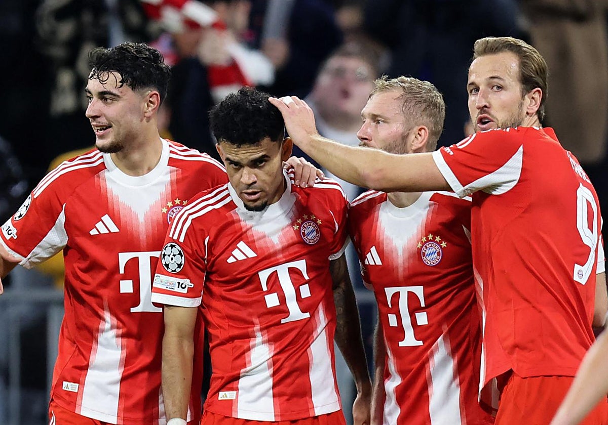 Los jugadores del Bayern celebran el gol de Luis Díaz