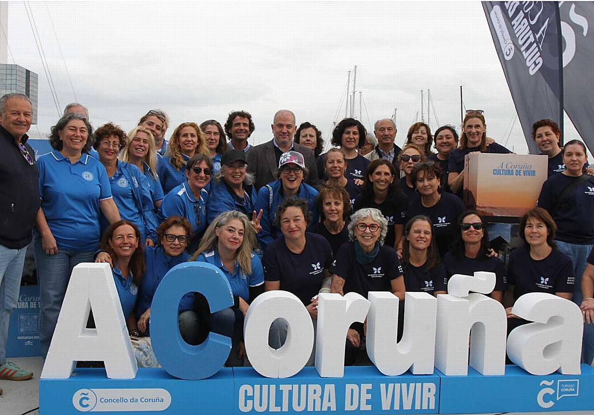 Participantes, autoridades y organizadores del Trofeo Cidade da Coruña de piragüismo