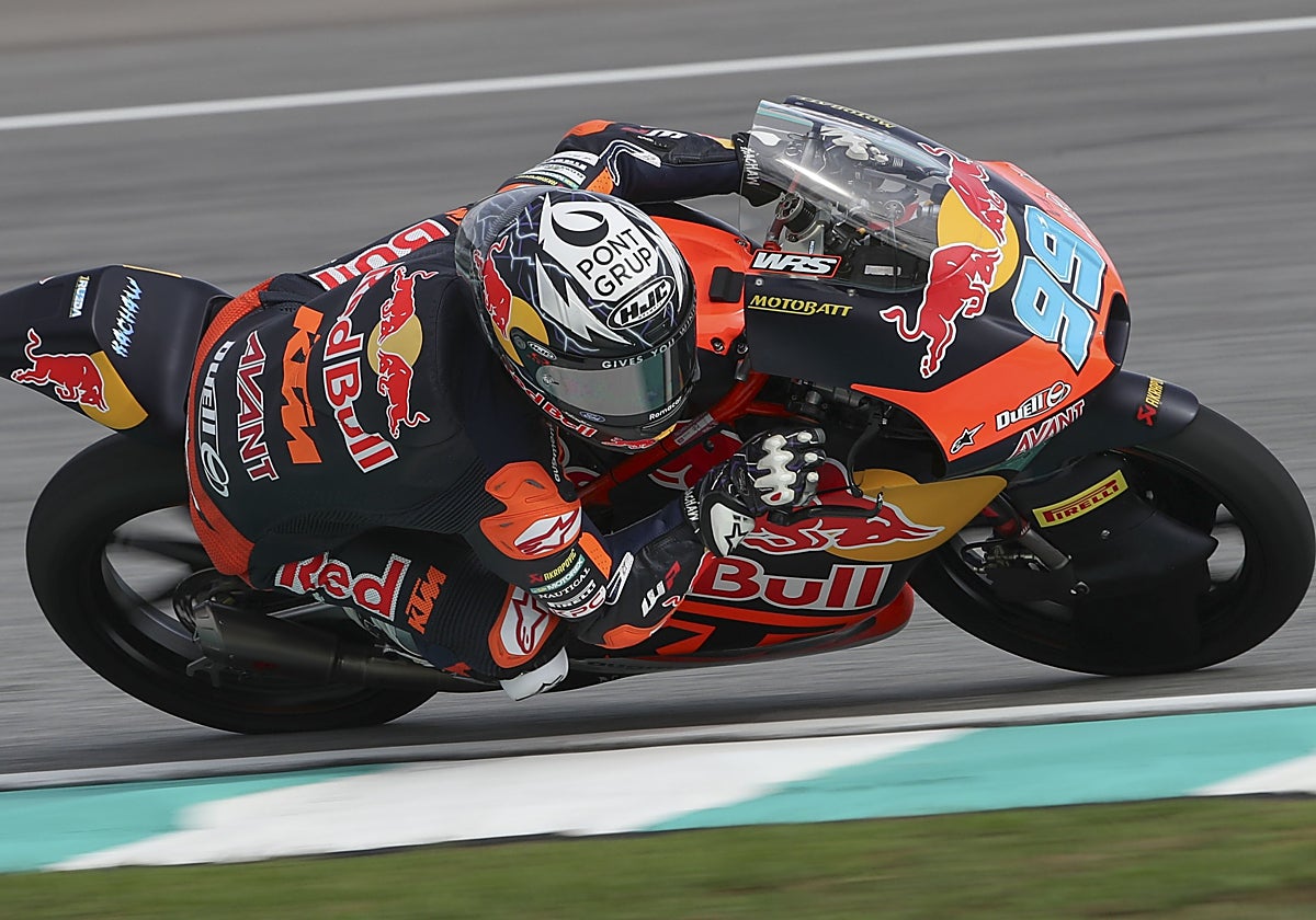 Rueda, en la trazada de una curva en los entrenamientos de este viernes en Sepang