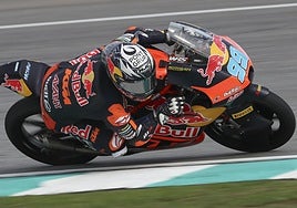 Rueda activa el 'modo campeón' en la primera jornada en Sepang