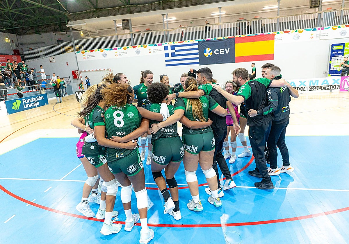 Las jugadoras del Fundación Caja Andalucía, celebrando una victoria en Europa la pasada temporada