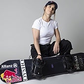 Queralt Castellet: «Veo a diario el riesgo, pero sin volar no salen los trucos»