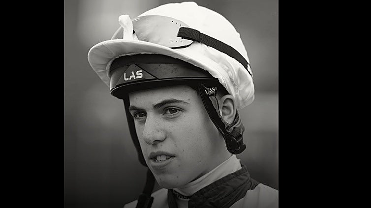 Hallan muerto en su casa a un jinete de 19 años horas después de una carrera