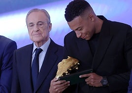 Mbappé recibe la Bota de Oro: «Este premio significa mucho para un delantero»