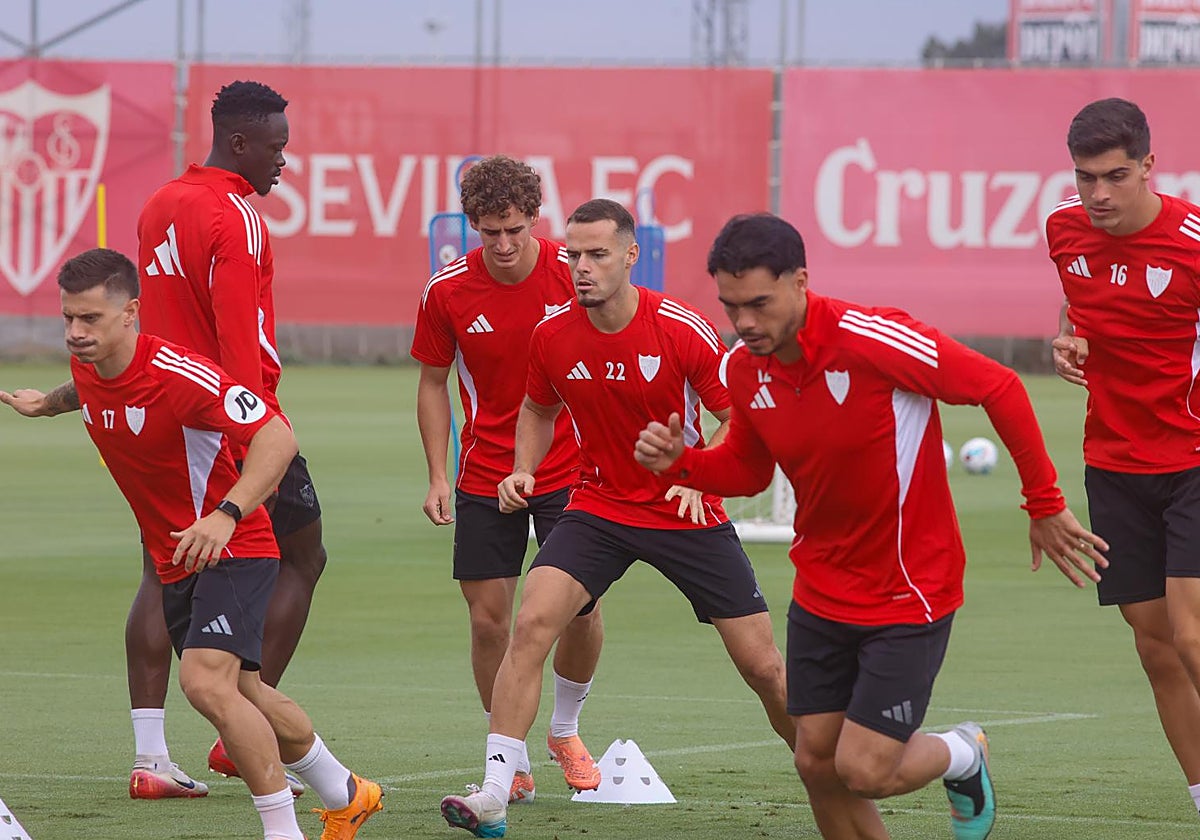 Entrenamiento del Sevilla de este viernes previo al partido ante el Atlético