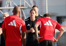 Sevilla FC: Almeyda prepara la final ante Osasuna con la duda trascendental del esquema