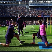 Emoción culé en la vuelta del Barça al Camp Nou 894 días después: «Miras para arriba y no se termina nunca»