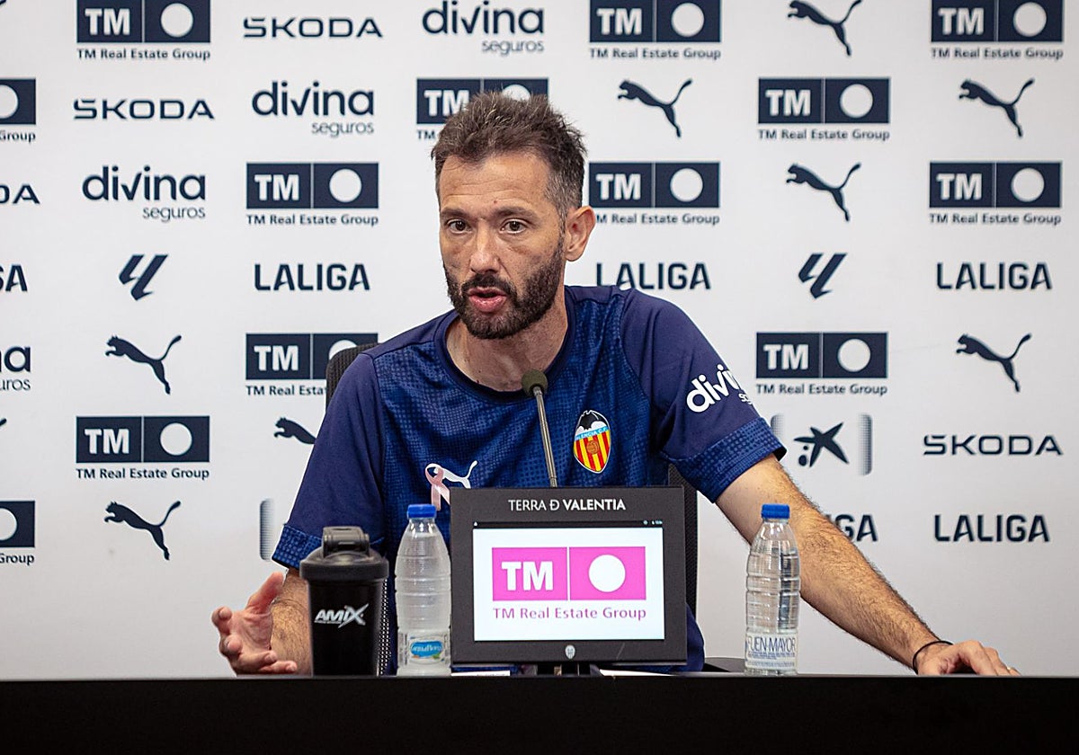 Carlos Corberán, entrenador del Valencia