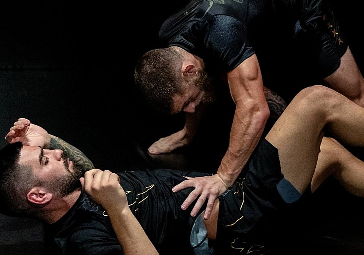 Aleksandre Topuria hace trabajo técnico con su hermano Ilia