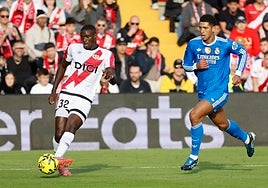Nobel Mendy aprueba con nota su primer gran reto en el Rayo Vallecano