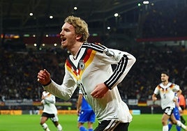 Un gigante de dos metros espanta el miedo de Alemania y la conduce al Mundial