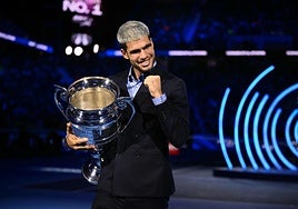 Alcaraz ya tiene su trofeo de número 1: «Es un objetivo y un viaje que no puedes lograr tú solo»