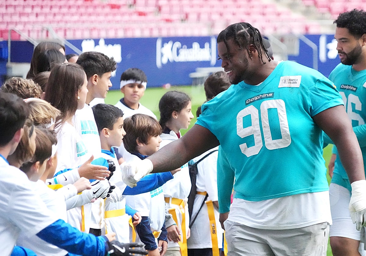 Los jugadores de los Dolphins, en un acto en el Metropolitano