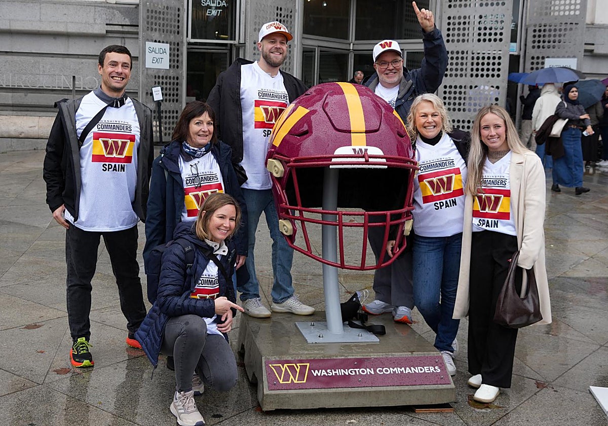 Seguidores de los Commanders en Cibeles