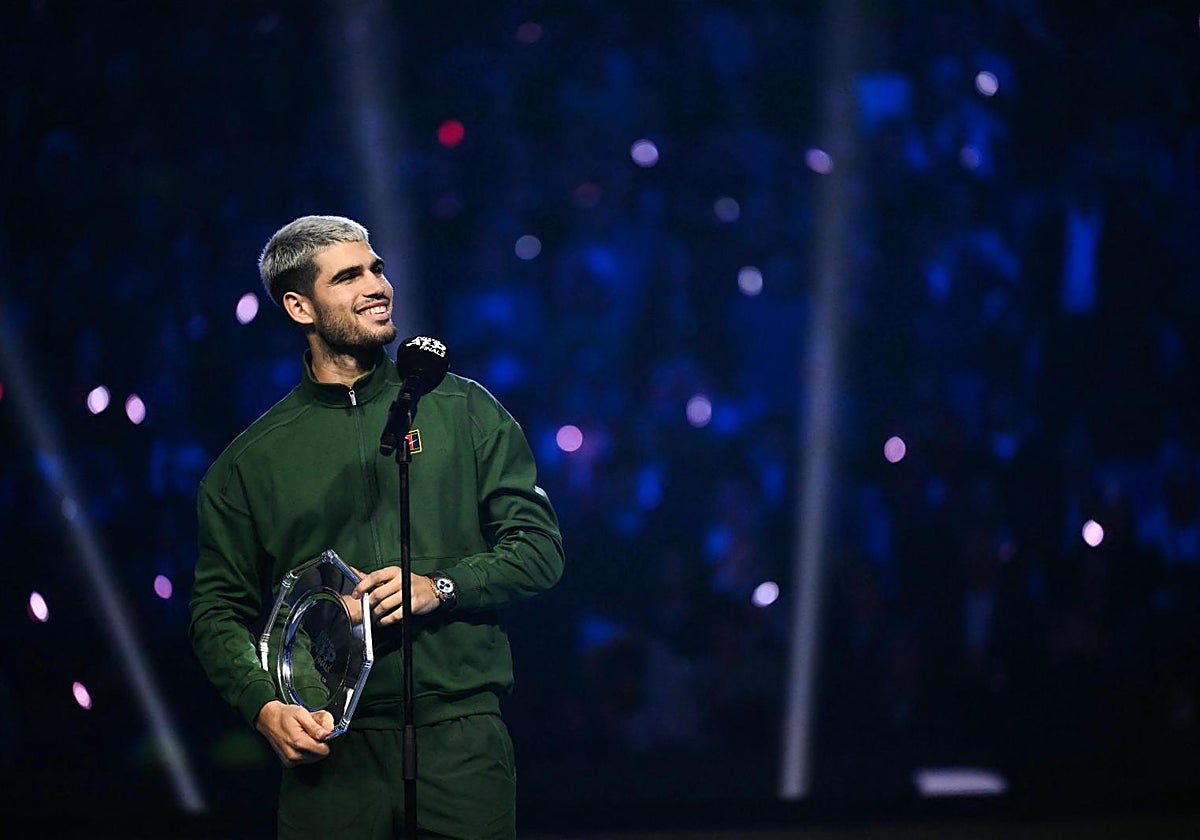 Alcaraz, con el trofeo de finalista