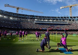 El Barça se entrenó el 8 de noviembre en el remozado Camp Nou