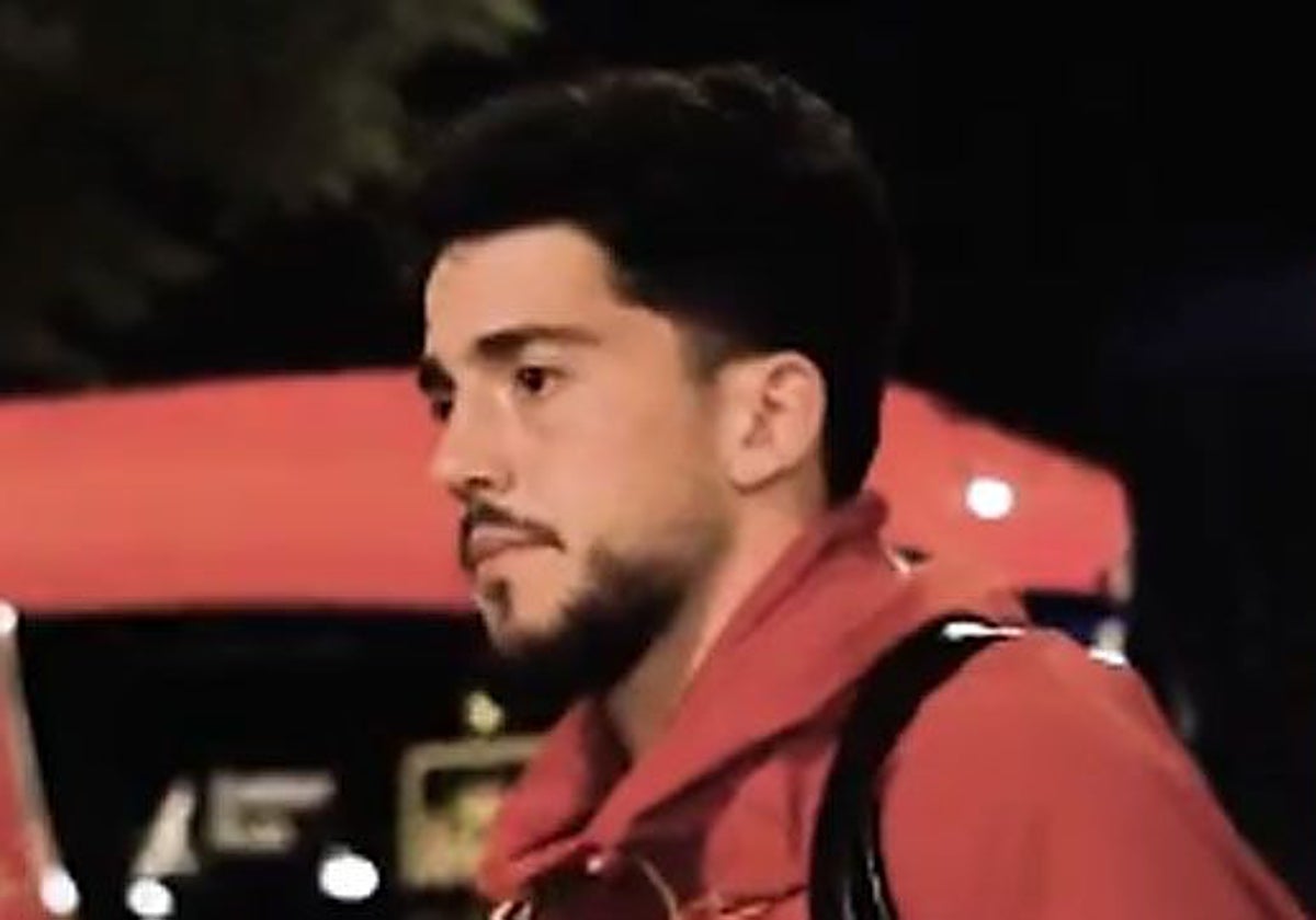 Fornals, a su llegada a Sevilla con la selección española procedente de Georgia