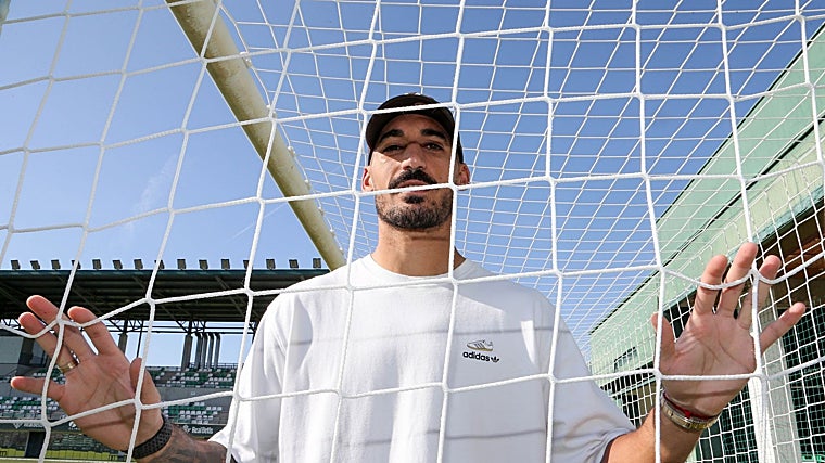 Álvaro Valles «Nuestro objetivo es la Champions pero no hablamos de obligación»