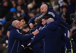 la piña de Escocia tras el 3-2 de Tierney