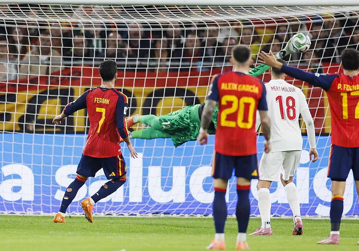 Ferran, Aleix García y Fornals, ante Turquía