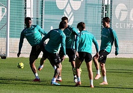 El Betis, a romper el ciclo de empates tras los parones