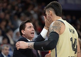 El debut de Pascual no evita un nuevo tropiezo del Barça