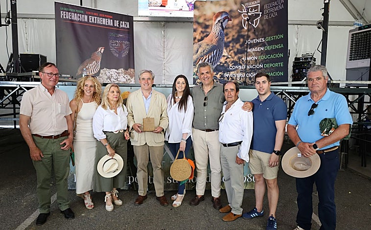 Imagem principal - O Ministro das Florestas e Agricultura, Ignacio Higuero, participou do Dia do Caçador.