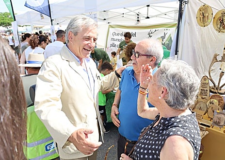Imagem Secundária 1 – O Ministro das Florestas e Agricultura Ignacio Higuero participou do Dia do Caçador.