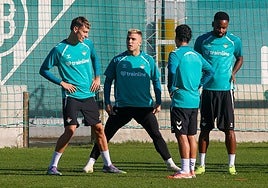 Bakambu y Pablo García, novedades en un entrenamiento con cuatro ausencias