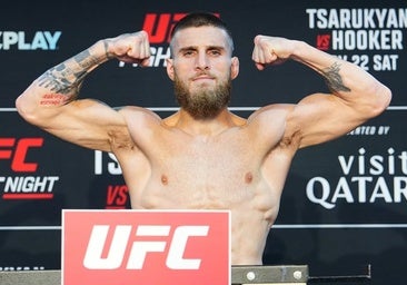 Aleksandre Topuria, tras dar el peso correcto