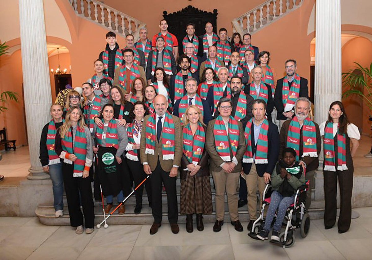 Gordillo se marcha de un acto del Ayuntamiento para no fotografiarse con Joaquín Caparrós