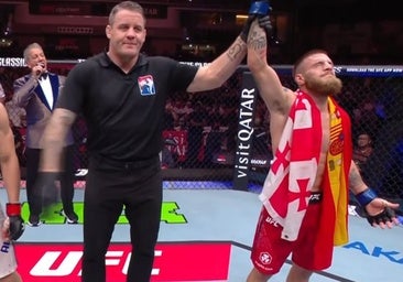 Aleksandre Topuria celebra su victoria en Qatar