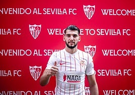 Rafa Mir celebra sus diez años de carrera con un mensaje de agradecimiento al Sevilla: «Todo ha sido parte del camino»