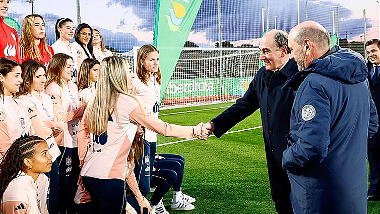 Iberdrola renueva su impulso al fútbol femenino hasta 2030