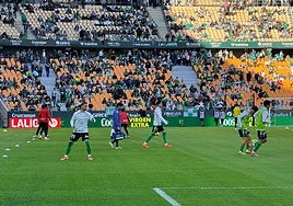 El Betis valora un entrenamiento a puertas abiertas en la Cartuja previo al derbi
