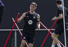 Gavi, entre su rodilla y la neumonía