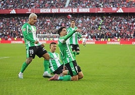 El Betis se hace dueño del derbi (0-2)