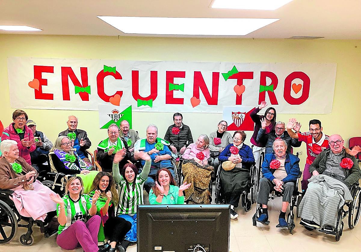 Los mayores del centro Fundomar, protagonistas de este reportaje, posan para ABC