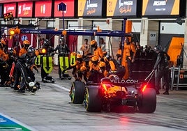 Lando Norris realiza una de las paradas en carrera