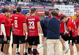 El Cajasol Sevilla BM Proin se lleva el pulso por el liderato de la División de Honor Plata (26-23)