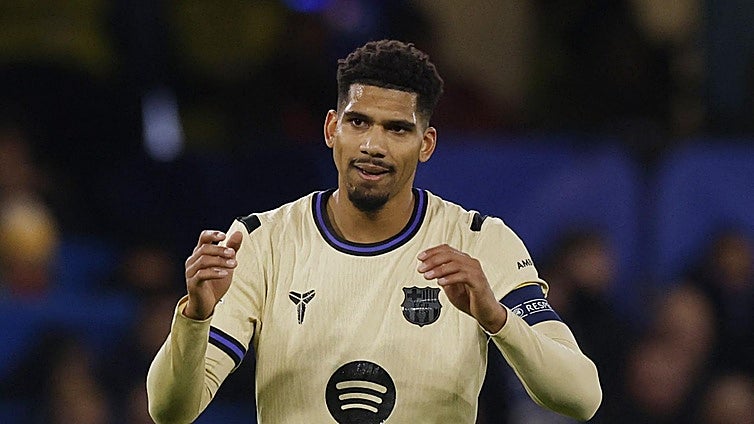 Araujo sucumbe a la presión y pide tiempo al Barça para recomponerse
