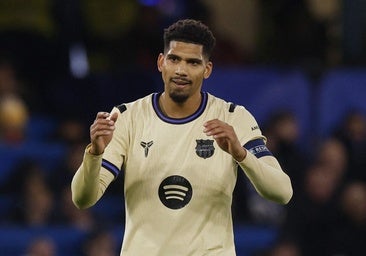 Araujo sucumbe a la presión y pide tiempo al Barça para recomponerse