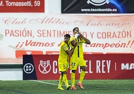 Aficionados del Antoniano 'recuerdan' a Ayoze su salida del Betis