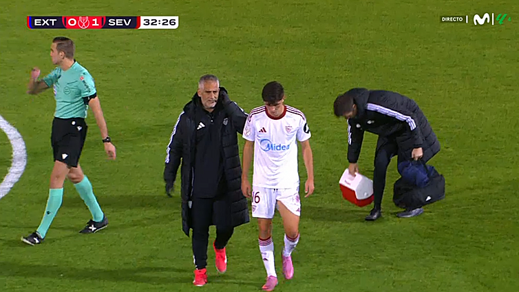 Más problemas para Almeyda en el Sevilla: Juanlu se lesiona en Almendralejo