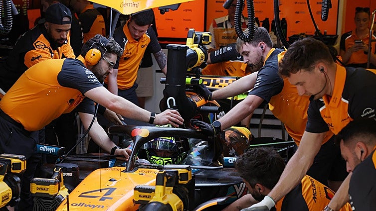 Verstappen reta a los McLaren: el recuerdo del último llanto de Alonso