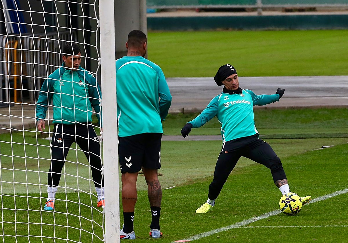Antony y Lo Celso se entrenan con el grupo y podrán jugar ante el Barcelona: «Ambos están en la lista»